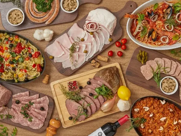 朝発バス/東京発 ホテルグリーンプラザ白馬 白馬コルチナ&白馬乗鞍スキー場 滞在中リフト乗り放題&レンタルスキーまたはボードセットが1泊につき1日付|ゲレンデ目の前の好立地!豪華なディナーバイキングと展望岩風呂から望む大自然がおすすめ!2